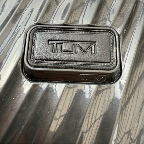 TUMI for DELTA Amenity Travel Kit Hard Case Dark Gray  (Empty) - Picture 5 of 6